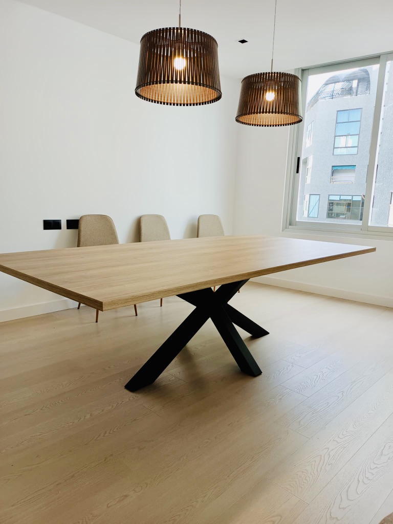 Mesa de Comedor con Encimera de Madera y Pata de Metal