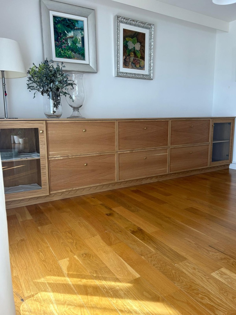 Mueble de Salón con Diseño Clásico en Madera Natural