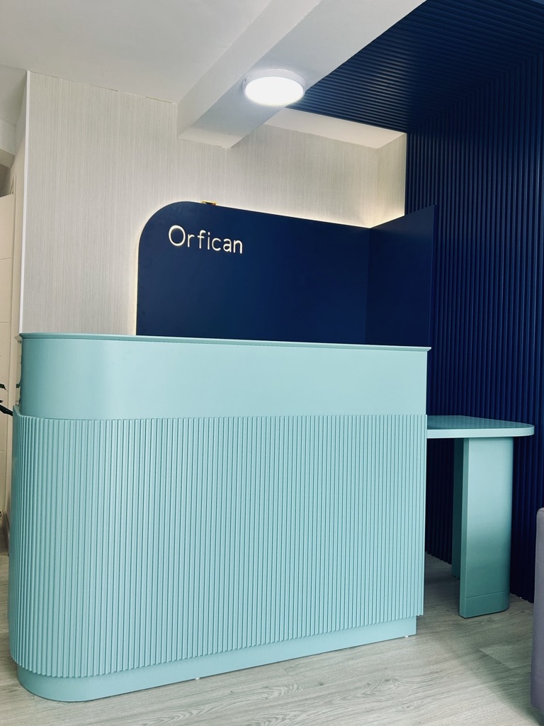 Mostrador de recepción para clínica Orfican